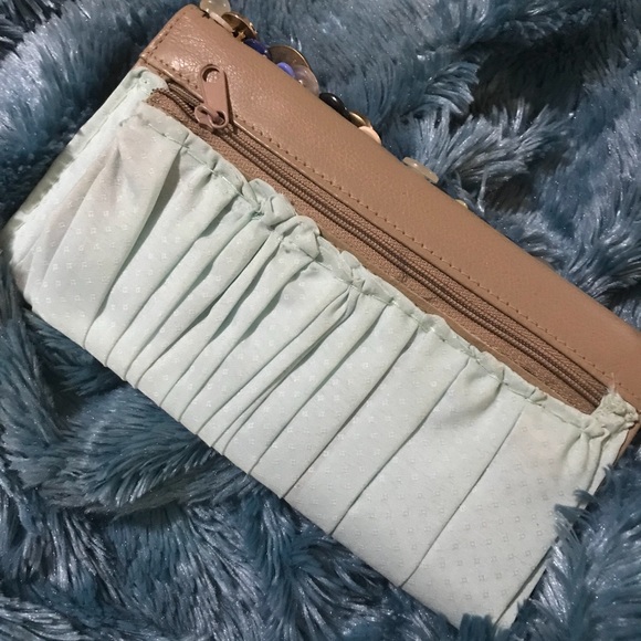 Handmade button collage wallet - Picture 2 of 8